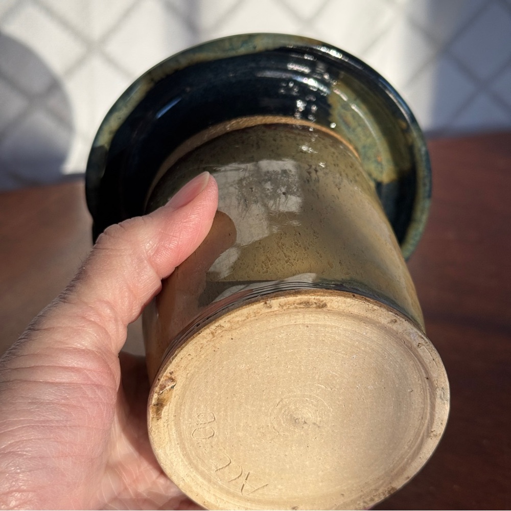 Pottery Vase - Picture 4 of 10